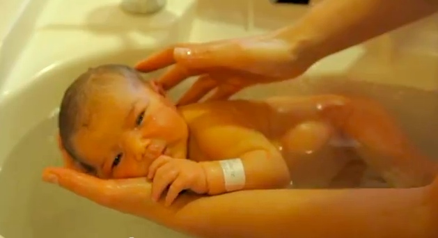 Baby's First Bath: When, Why and How — Calm Confident Doula